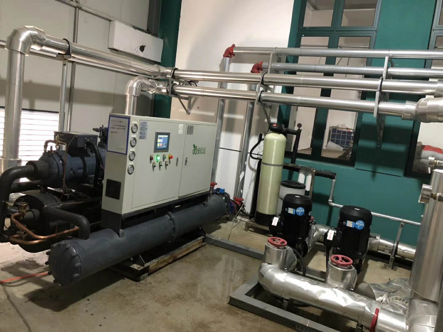 water cooled screw chiller.jpg